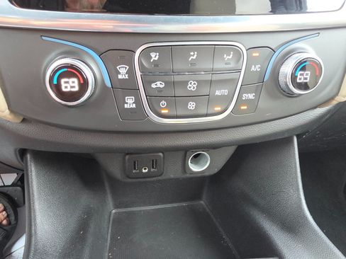 Used 2022 Chevrolet Traverse LS AWD/4WD image 43