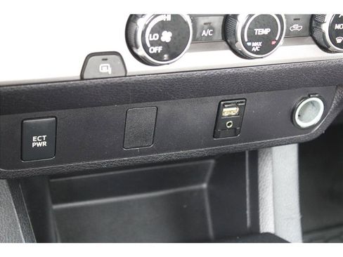 Used 2017 Toyota Tacoma SR5 RWD image 22