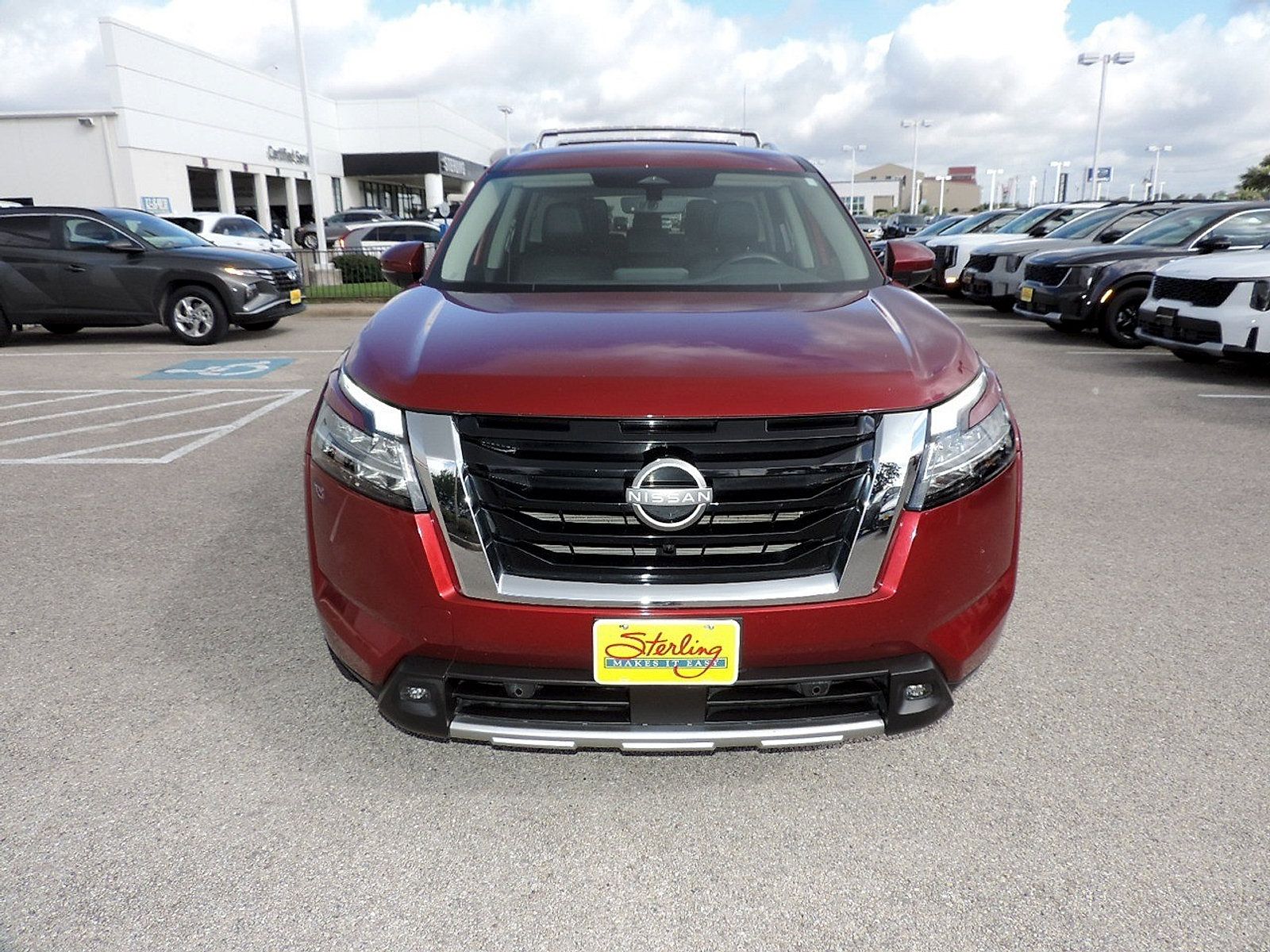 Used 2023 Nissan Pathfinder SL FWD image 2