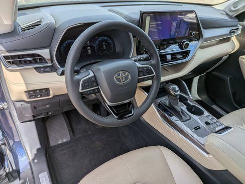 Used 2023 Toyota Highlander Limited AWD/4WD image 10