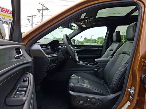 New 2026 Jeep Grand Cherokee Limited AWD/4WD image 9