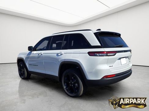 New 2025 Jeep Grand Cherokee Limited w/ Luxury Tech Group II image 6