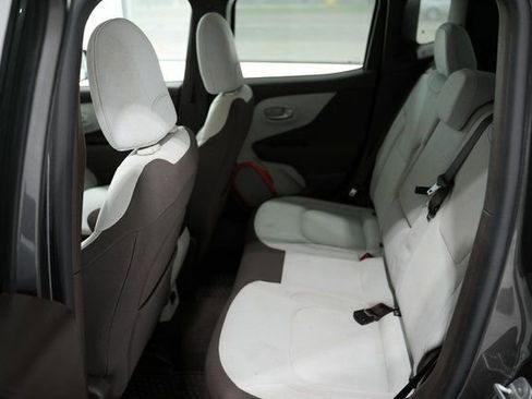 Used 2016 Jeep Renegade Latitude image 14