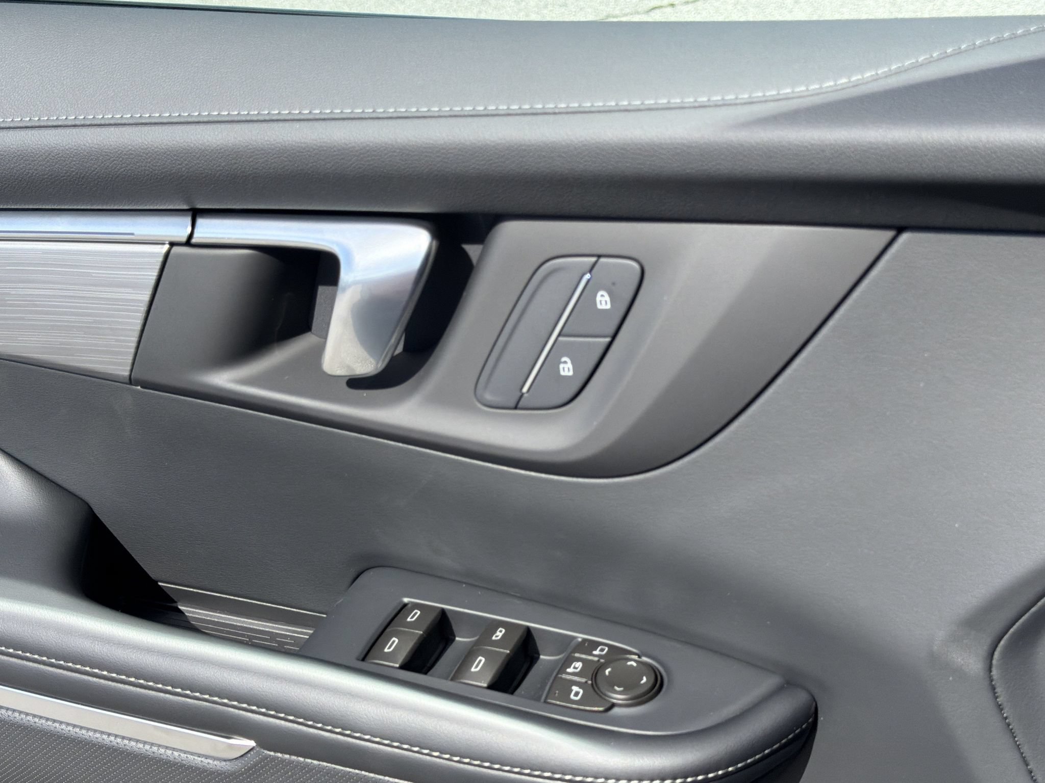 New 2027 Buick Enclave Preferred w/ LPO, Floor Liner Package FWD image 15