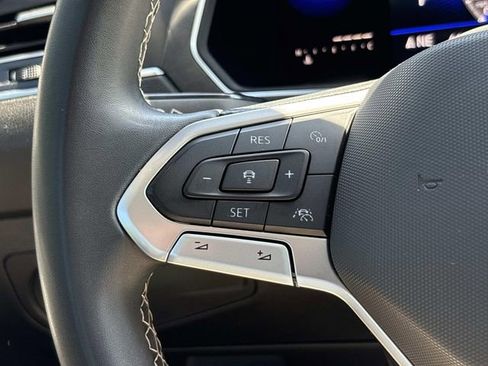 Used 2023 Volkswagen Tiguan SE w/ Panoramic Sunroof Package FWD image 27