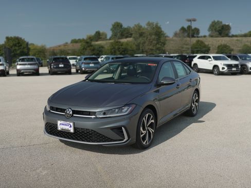 New 2025 Volkswagen Jetta SEL image 4