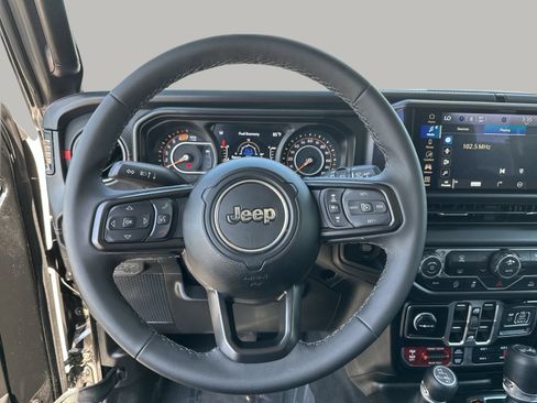 Used 2026 Jeep Wrangler Unlimited Rubicon AWD/4WD image 11