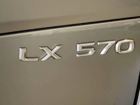 Used 2017 Lexus LX 570 4WD w/ Luxury Package image 11