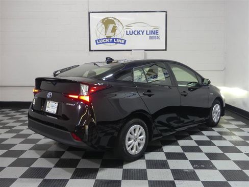 Used 2022 Toyota Prius LE image 10