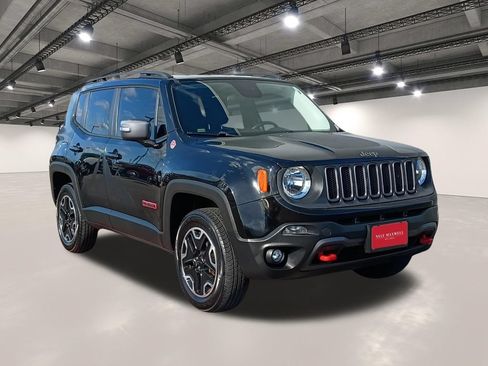 Used 2016 Jeep Renegade Trailhawk AWD/4WD image 2
