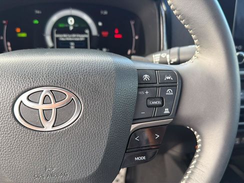 Certified 2025 Toyota Camry SE FWD image 22