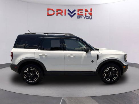 Used 2025 Ford Bronco Sport Outer Banks w/ Outer Banks Tech Package+ AWD/4WD image 2