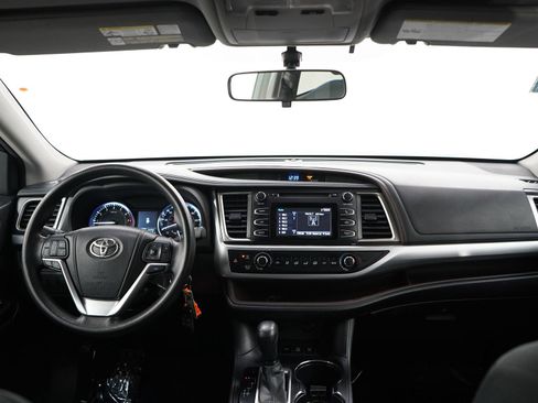 Used 2015 Toyota Highlander LE AWD/4WD image 15