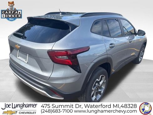 Used 2025 Chevrolet Trax LT w/ Driver Confidence Package FWD image 3