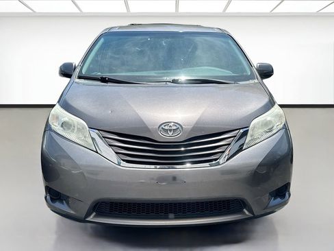 Used 2015 Toyota Sienna LE FWD image 2