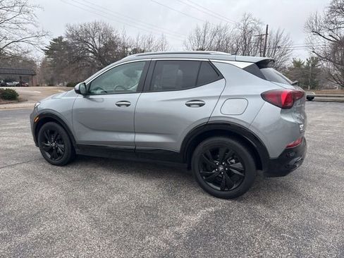 Used 2024 Buick Encore GX Sport Touring image 2