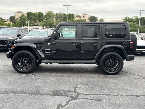 Used 2023 Jeep Wrangler Unlimited Sahara AWD/4WD image 11