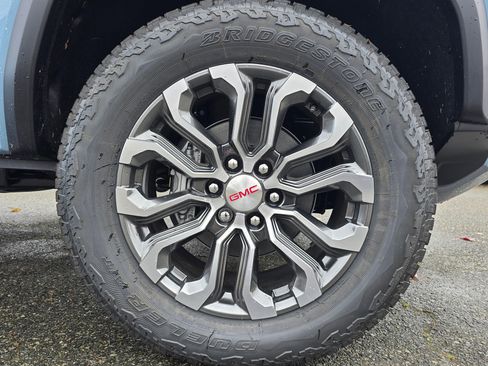 New 2026 GMC Canyon Denali image 9