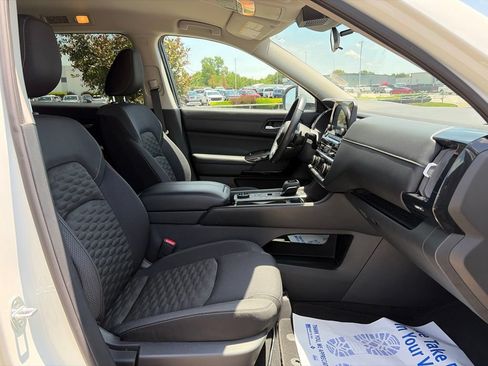 Used 2022 Nissan Pathfinder SV AWD/4WD image 27