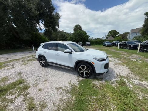 Used 2026 Volkswagen Tiguan SE FWD image 2
