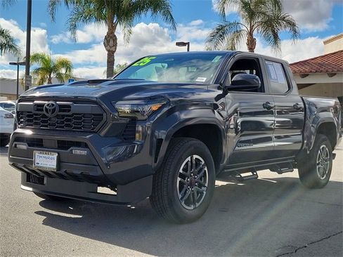 Used 2025 Toyota Tacoma TRD Sport image 5