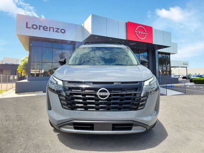 New 2026 Nissan Pathfinder Platinum w/ Cargo Package