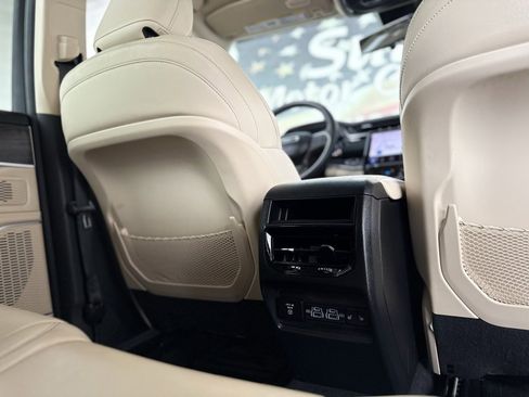 Used 2022 Jeep Grand Cherokee Limited w/ Luxury Tech Group II image 48