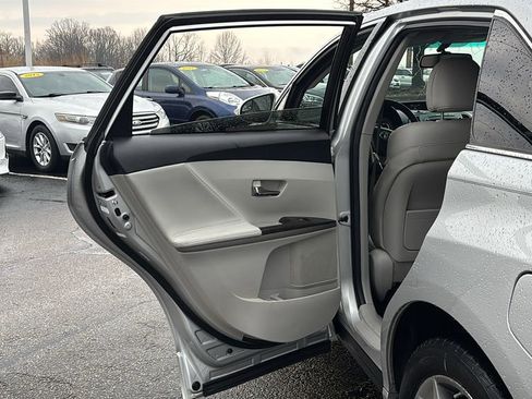 Used 2013 Toyota Venza XLE image 29