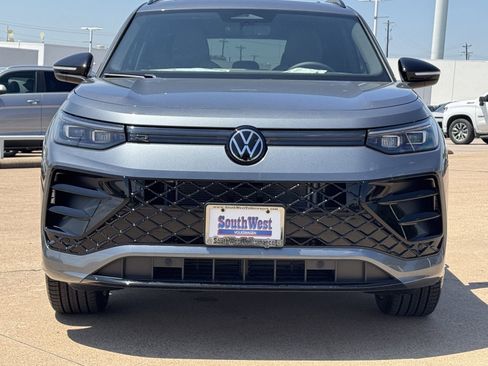 New 2026 Volkswagen Tiguan SE R-Line FWD image 10