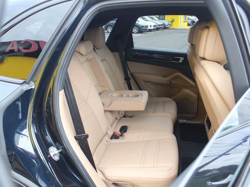 Used 2019 Porsche Cayenne image 17