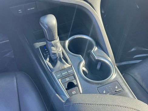 Used 2018 Toyota Camry XSE image 19