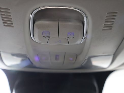 Used 2018 Jeep Renegade Altitude FWD image 43