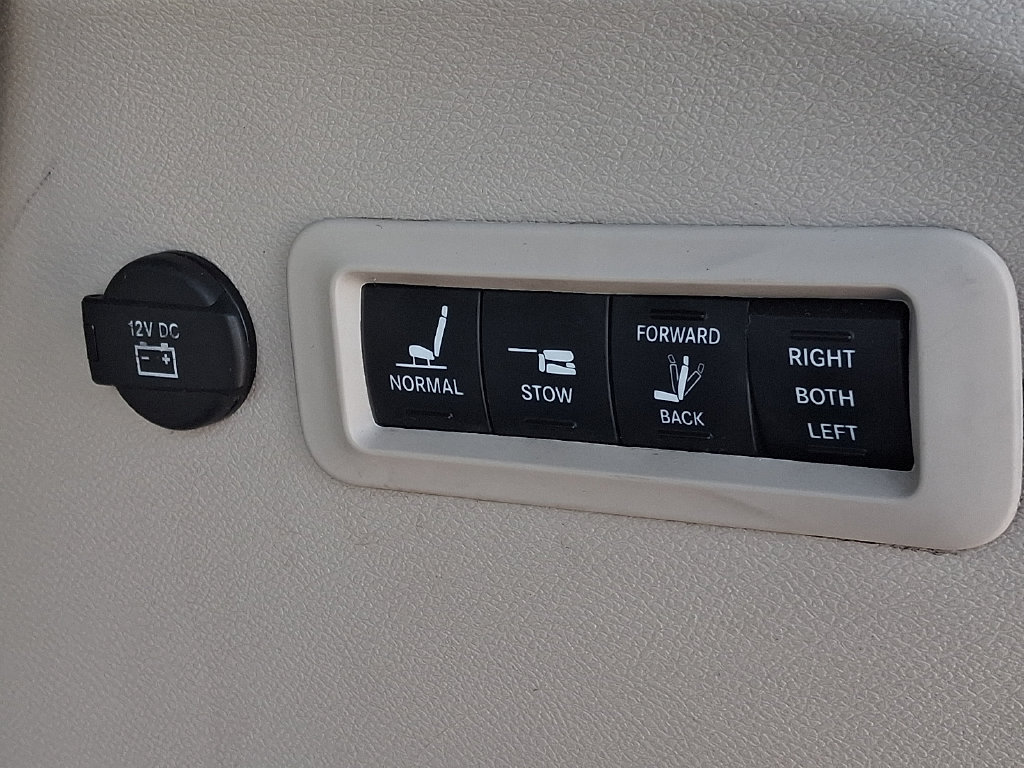 Certified 2020 Chrysler Pacifica Limited FWD image 31