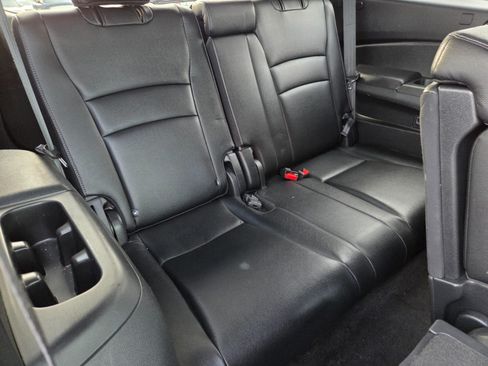 Used 2017 Honda Pilot Touring image 16