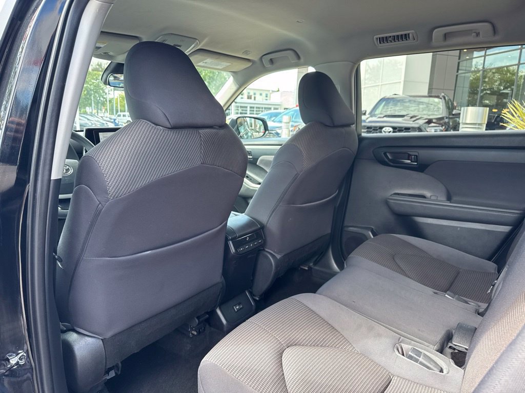 Used 2023 Toyota Highlander L FWD image 17