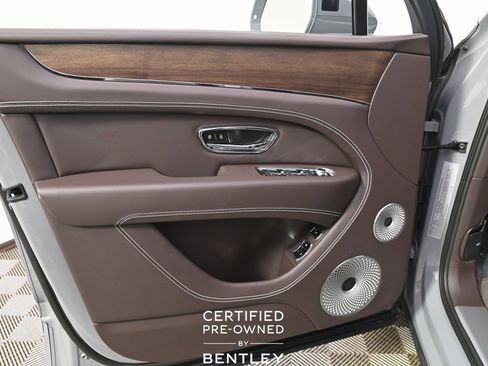 Used 2024 Bentley Bentayga Extended Wheelbase image 22