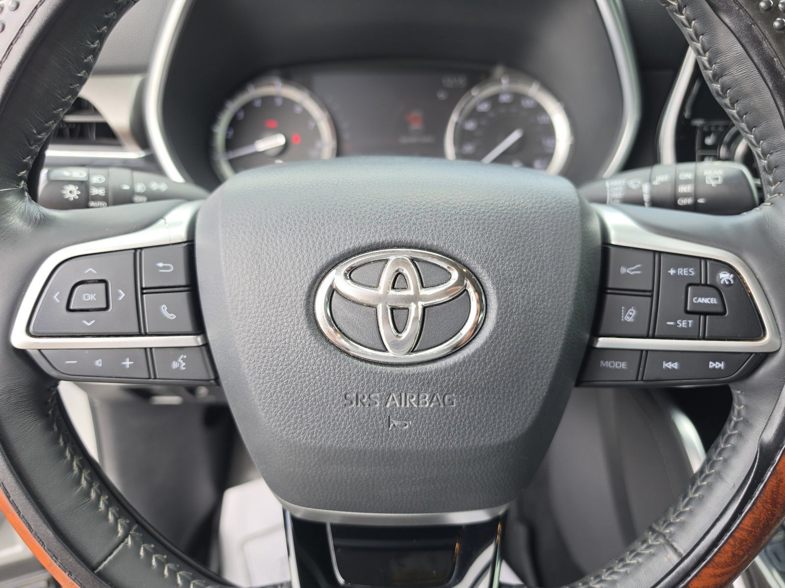 Used 2022 Toyota Highlander Limited FWD image 39