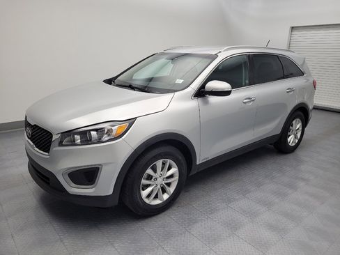 Used 2017 Kia Sorento AWD image 2