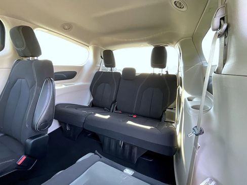 Used 2023 Chrysler Voyager LX FWD image 20