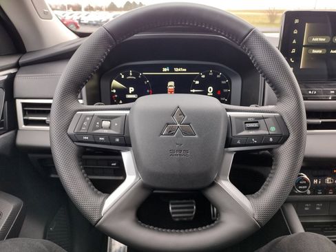 New 2025 Mitsubishi Outlander SEL image 12