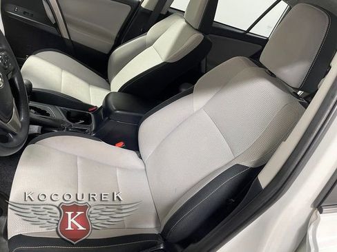 Used 2018 Toyota RAV4 LE image 12