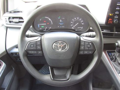 Used 2023 Toyota Sienna LE image 25