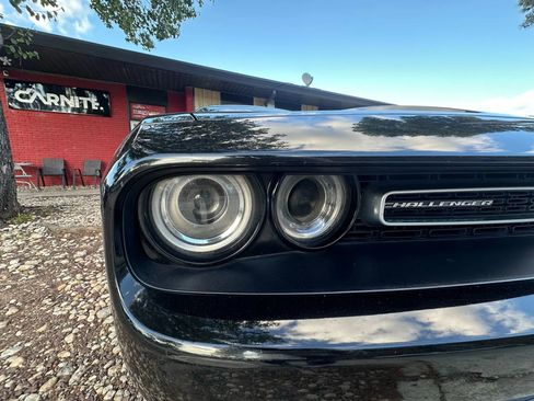 Used 2019 Dodge Challenger SXT image 21