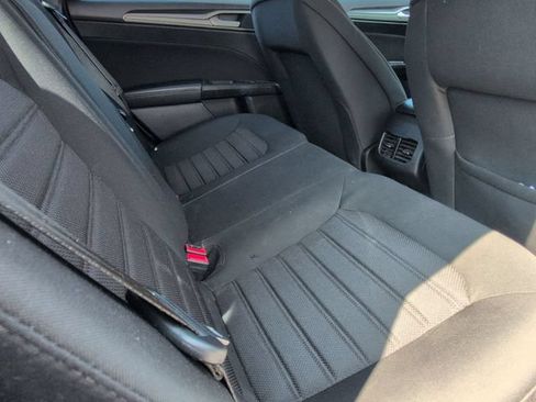 Used 2020 Ford Fusion SE FWD image 17
