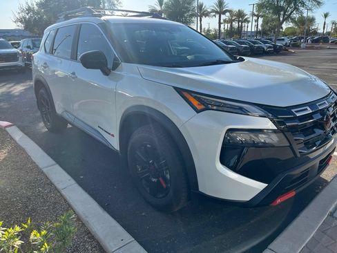 Certified 2026 Nissan Rogue SV AWD/4WD image 3