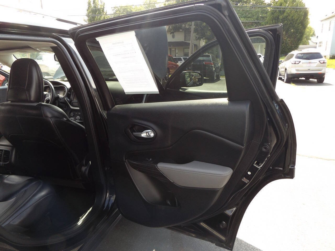 Used 2014 Jeep Cherokee Limited FWD image 28