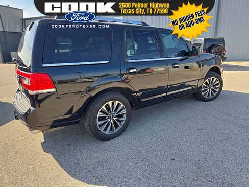 Used 2017 Lincoln Navigator Select image 10