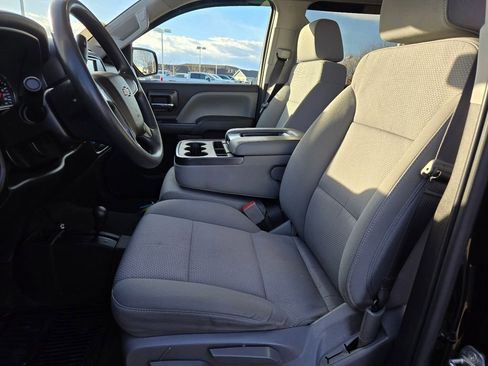 Used 2018 Chevrolet Silverado 1500 Custom w/ Custom Value Package image 3