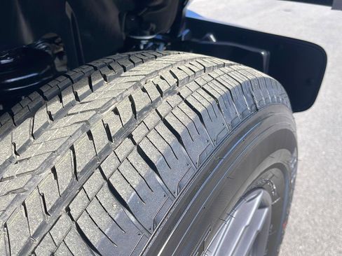 New 2026 Jeep Gladiator Sport AWD/4WD image 10