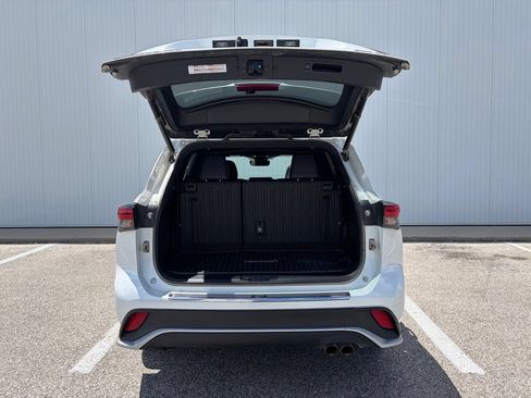 Used 2022 Toyota Highlander XSE AWD/4WD image 18